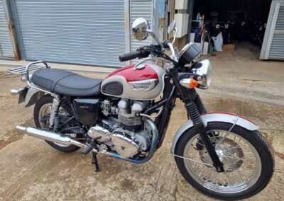 2006 Triumph T100 Bonneville – Red/Silver