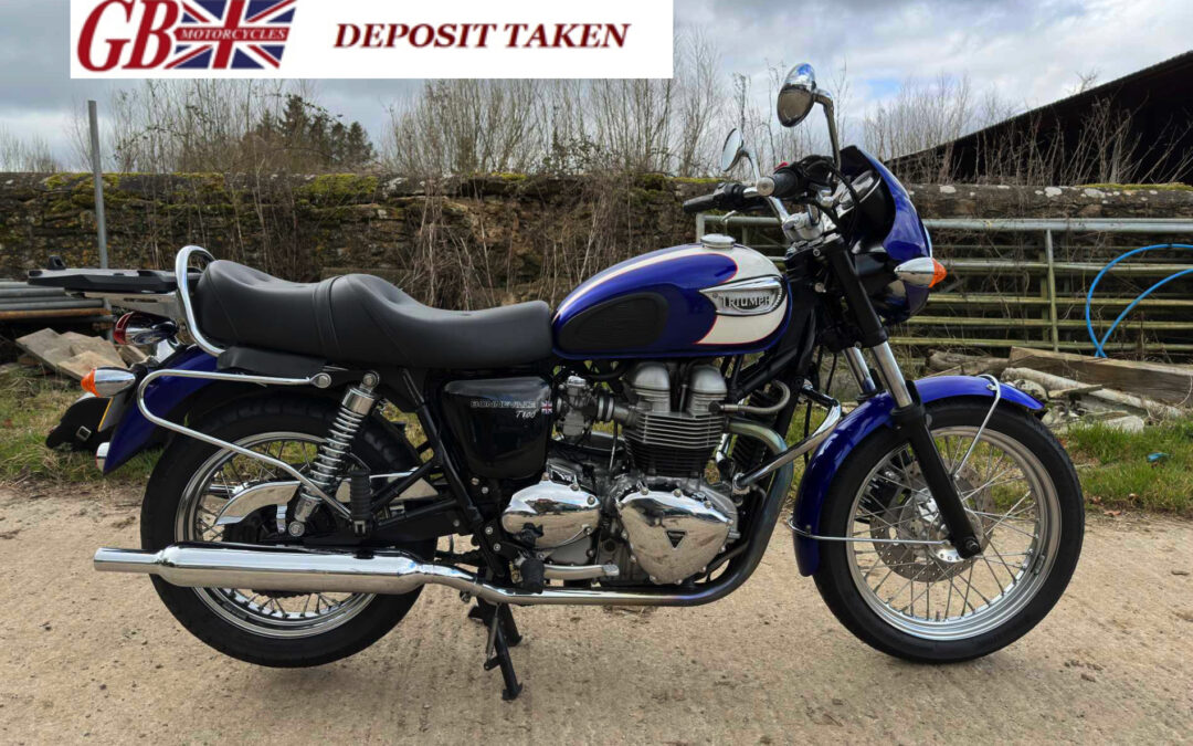 2004 Triumph T100 Bonneville – Blue, White and Red