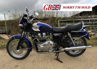 2004 Triumph T100 Bonneville – Blue, White and Red