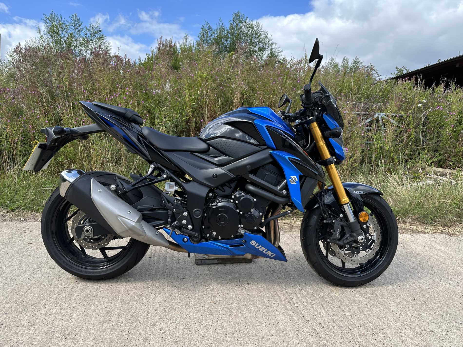 2017 Suzuki GSX-S750A_001