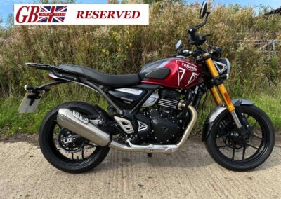 2024 Triumph Speed 400 – 400cc ’74 Plate